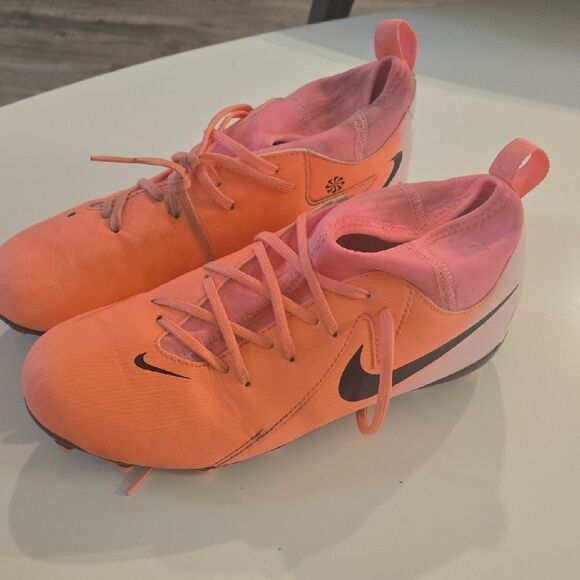 Nike Orange and Pink Sneakers Sleek Modern Design - Picture 1 of 8